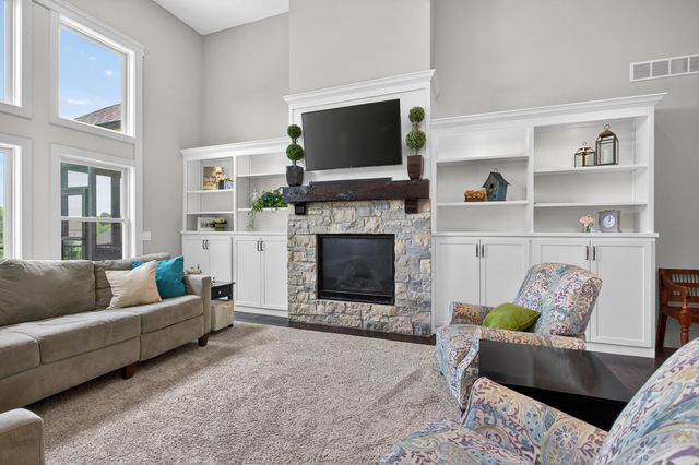 7 Pebble Creek Drive S, Le Claire, IA 52753