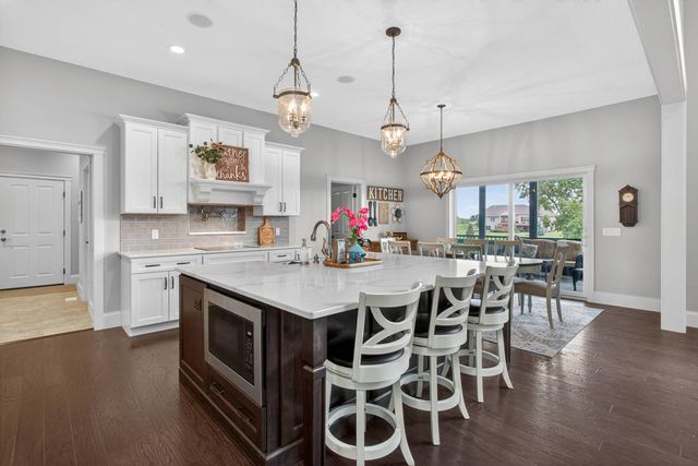 7 Pebble Creek Drive S, Le Claire, IA 52753
