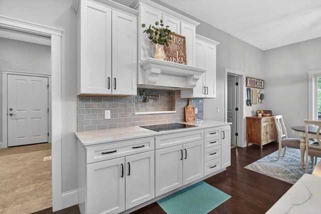 7 Pebble Creek Drive S, Le Claire, IA 52753