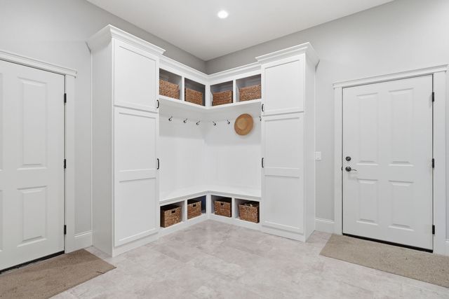 7 Pebble Creek Drive S, Le Claire, IA 52753