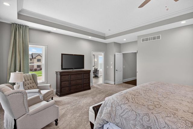 7 Pebble Creek Drive S, Le Claire, IA 52753