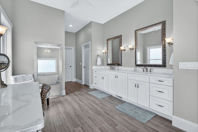 7 Pebble Creek Drive S, Le Claire, IA 52753