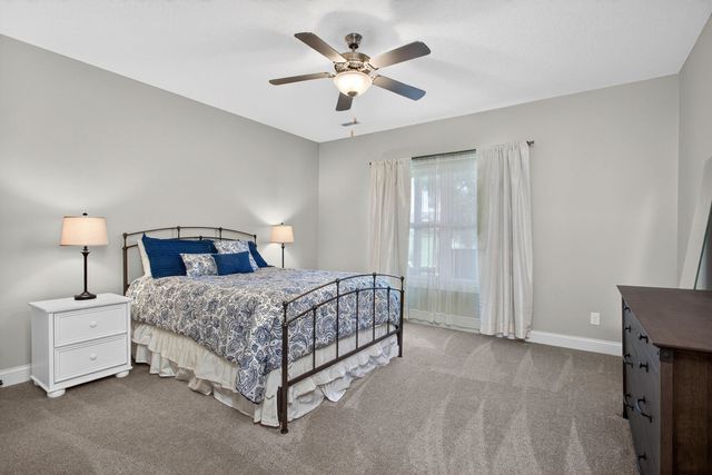 7 Pebble Creek Drive S, Le Claire, IA 52753