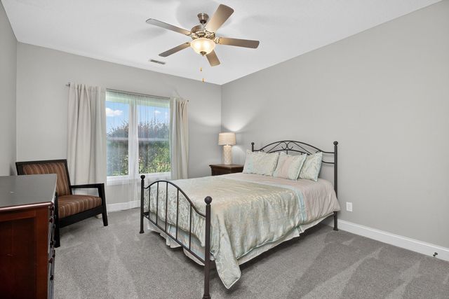 7 Pebble Creek Drive S, Le Claire, IA 52753