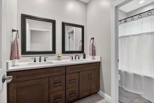 7 Pebble Creek Drive S, Le Claire, IA 52753