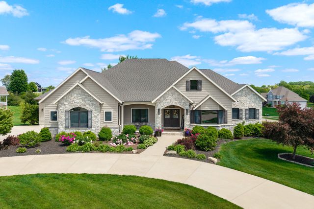 7 Pebble Creek Drive S, Le Claire, IA 52753