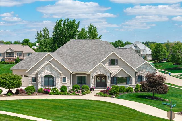 7 Pebble Creek Drive S, Le Claire, IA 52753