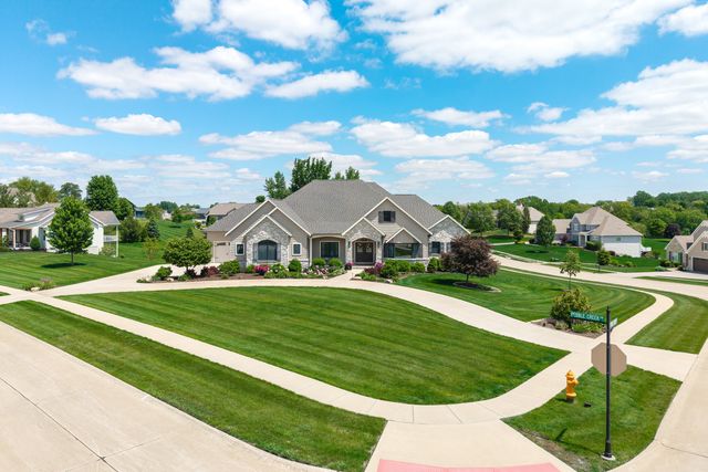 7 Pebble Creek Drive S, Le Claire, IA 52753