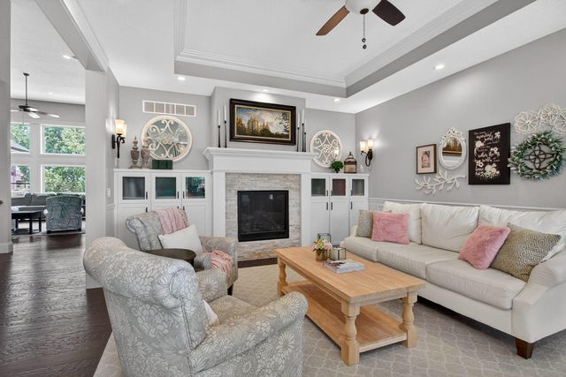 7 Pebble Creek Drive S, Le Claire, IA 52753