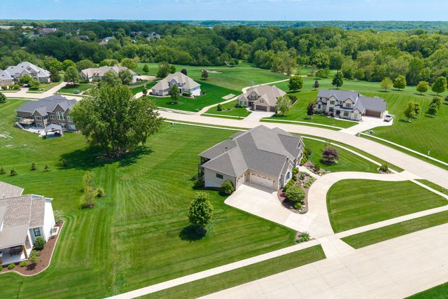 7 Pebble Creek Drive S, Le Claire, IA 52753