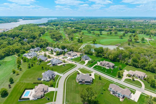 7 Pebble Creek Drive S, Le Claire, IA 52753