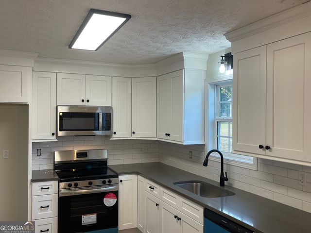 111 Shallow Creek Lane, Hogansville, GA 30230