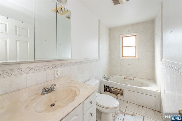 558 Beech Street, Twp Of Washington, NJ 07676