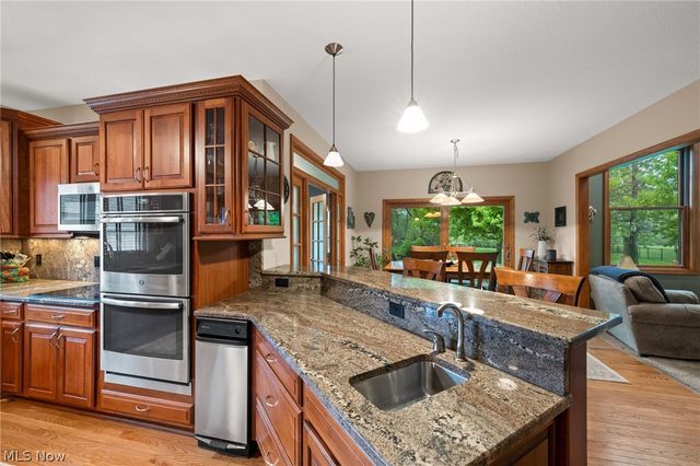 5180 Cheyney Lane, Brunswick Hills, OH 44212