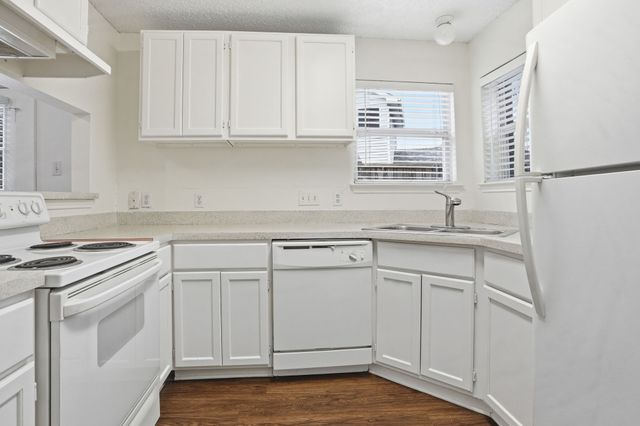 830 Greenridge Drive, Arlington, TX 76017