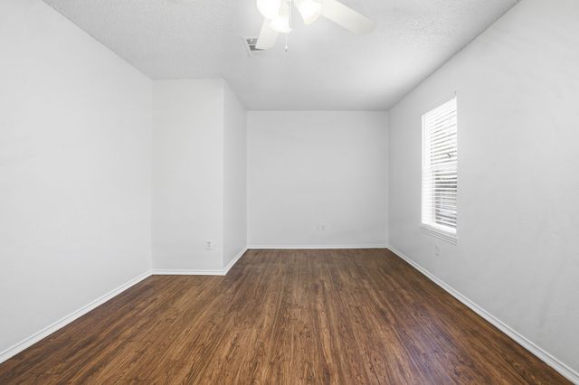 830 Greenridge Drive, Arlington, TX 76017