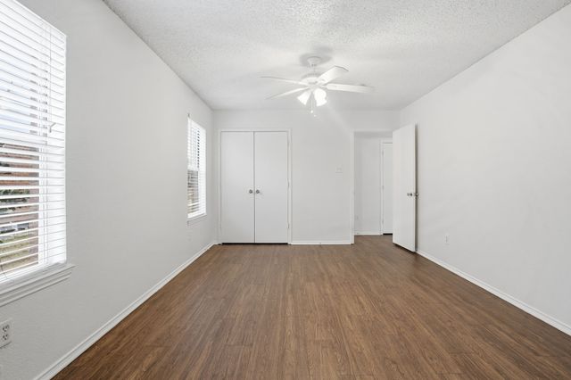 830 Greenridge Drive, Arlington, TX 76017