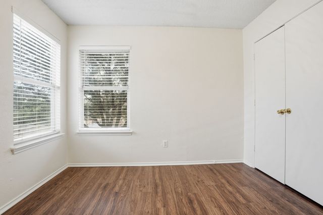 830 Greenridge Drive, Arlington, TX 76017