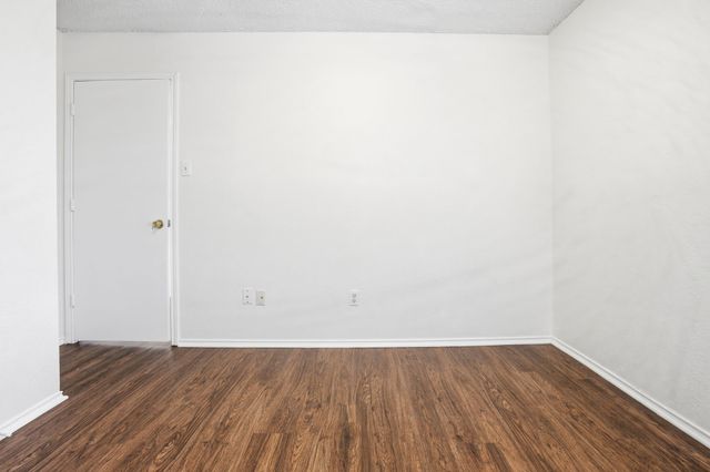 830 Greenridge Drive, Arlington, TX 76017