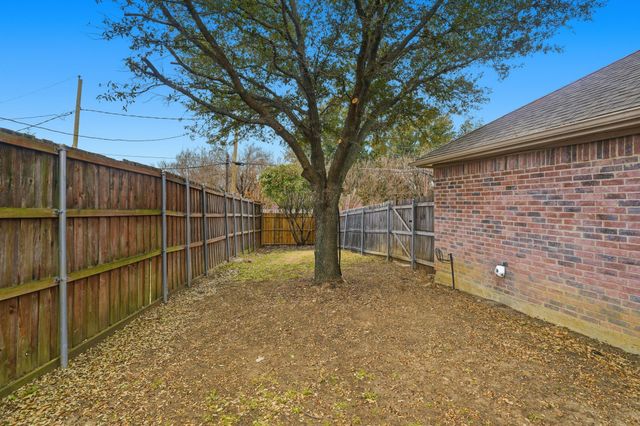 830 Greenridge Drive, Arlington, TX 76017