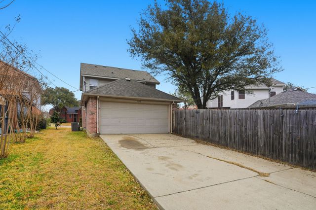830 Greenridge Drive, Arlington, TX 76017