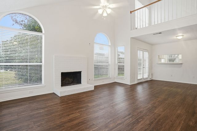 830 Greenridge Drive, Arlington, TX 76017