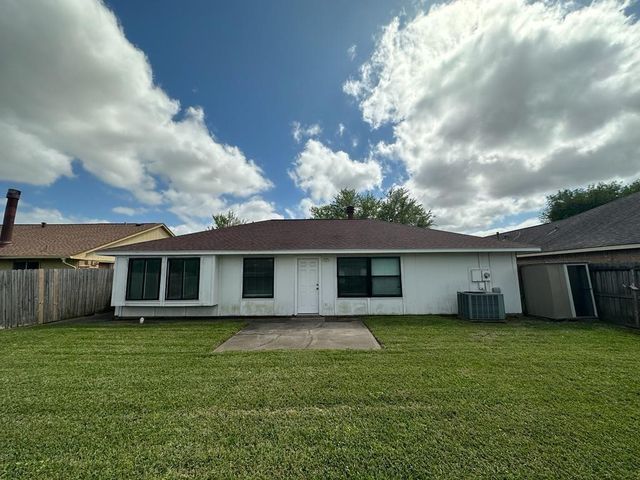 10921 Pecan Drive, La Porte, TX 77571