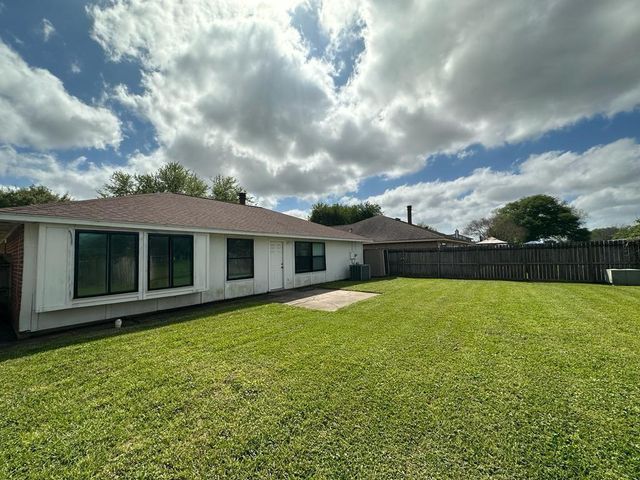 10921 Pecan Drive, La Porte, TX 77571