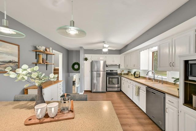 11938 N Ridgeway AVENUE, Mequon, WI 53097