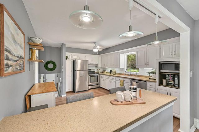 11938 N Ridgeway AVENUE, Mequon, WI 53097