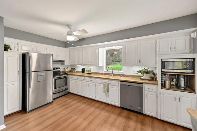 11938 N Ridgeway AVENUE, Mequon, WI 53097