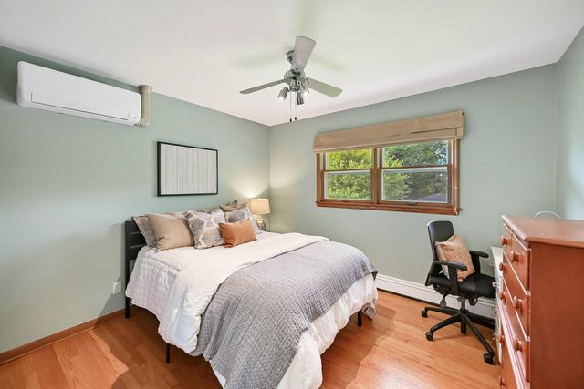 11938 N Ridgeway AVENUE, Mequon, WI 53097