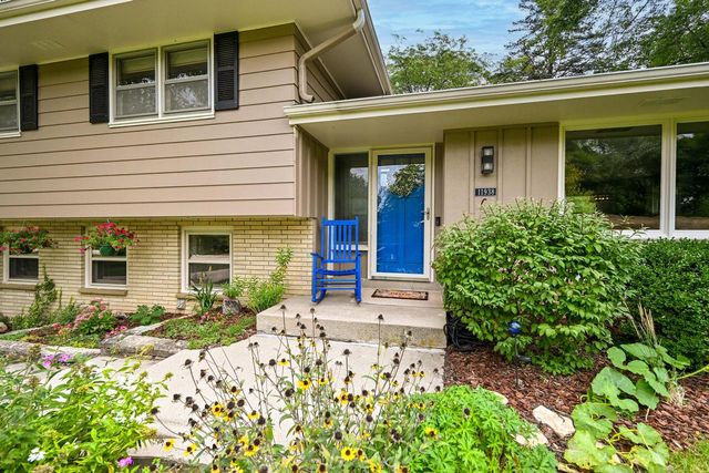 11938 N Ridgeway AVENUE, Mequon, WI 53097