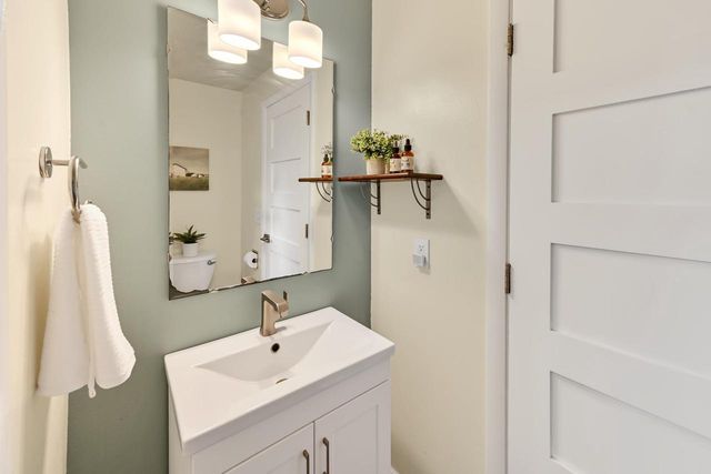 11938 N Ridgeway AVENUE, Mequon, WI 53097