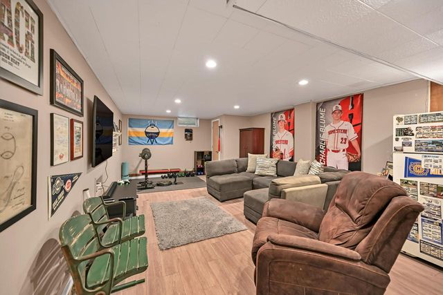 11938 N Ridgeway AVENUE, Mequon, WI 53097