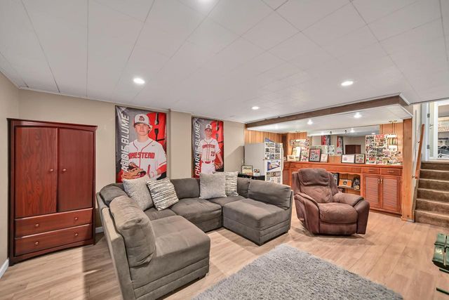 11938 N Ridgeway AVENUE, Mequon, WI 53097