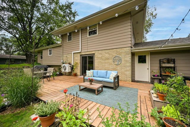 11938 N Ridgeway AVENUE, Mequon, WI 53097