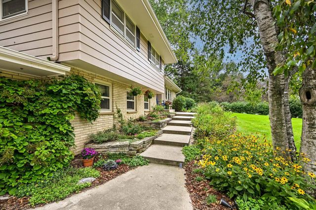 11938 N Ridgeway AVENUE, Mequon, WI 53097