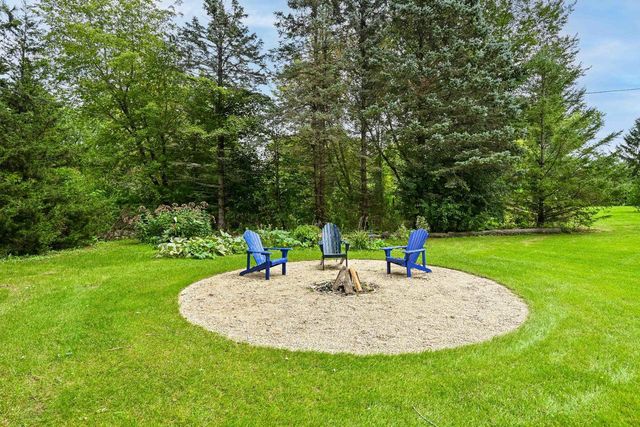 11938 N Ridgeway AVENUE, Mequon, WI 53097