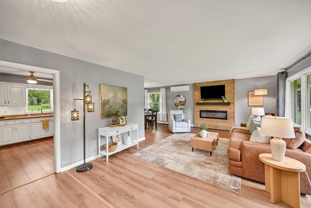 11938 N Ridgeway AVENUE, Mequon, WI 53097