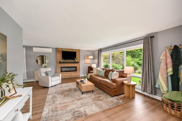 11938 N Ridgeway AVENUE, Mequon, WI 53097