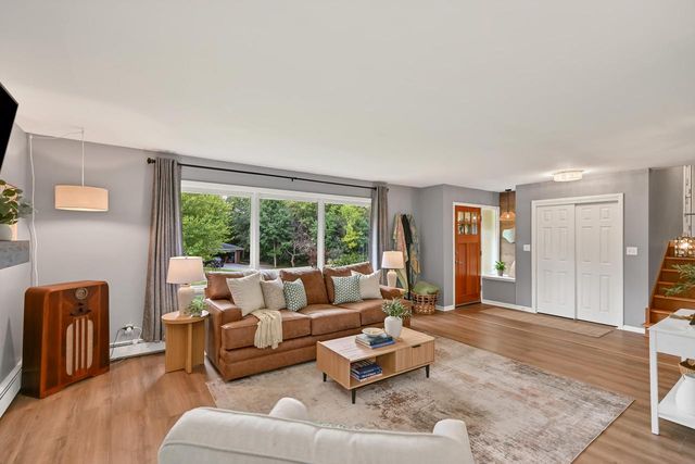11938 N Ridgeway AVENUE, Mequon, WI 53097