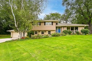 11938 N Ridgeway AVENUE, Mequon, WI 53097