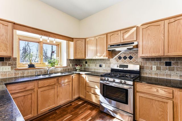 2290 Hillwood Drive E, Maplewood, MN 55119