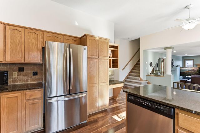 2290 Hillwood Drive E, Maplewood, MN 55119