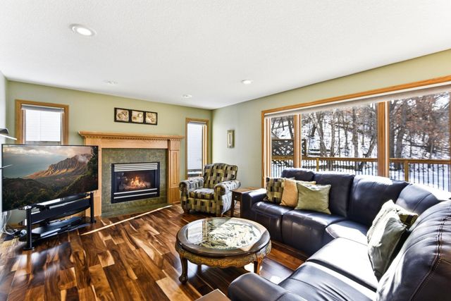 2290 Hillwood Drive E, Maplewood, MN 55119