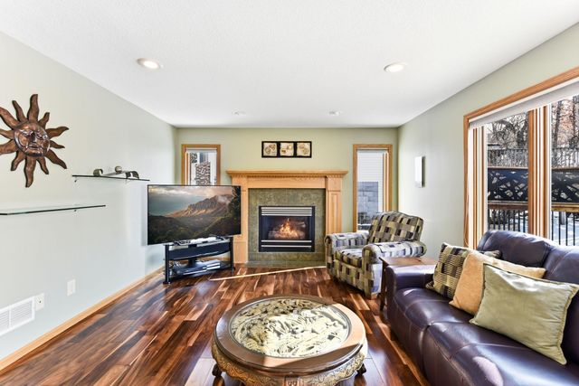 2290 Hillwood Drive E, Maplewood, MN 55119