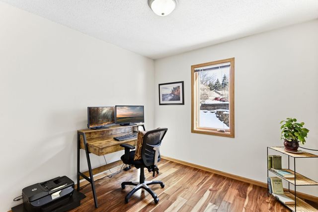 2290 Hillwood Drive E, Maplewood, MN 55119