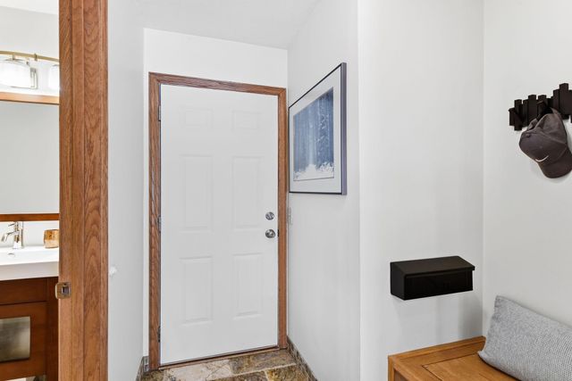 2290 Hillwood Drive E, Maplewood, MN 55119