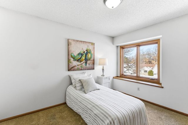 2290 Hillwood Drive E, Maplewood, MN 55119